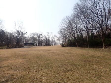 10:03　自由広場