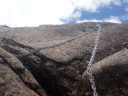 10:26　鷹見岩直下の短い鎖場