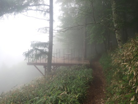 11:41　靄の中のテラス