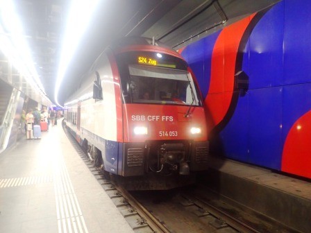 スイス時間14:40（以降スイス時間）　チューリッヒ空港駅より乗換駅のベルン駅に向かう