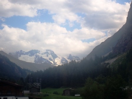 17:54　最後の乗換駅のヴィスプ以降の氷河特急区間の風景