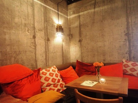 19:17　夕食　MAMUD　-　月の室内