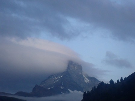 5:51　朝の散歩　日本人橋より　マッターホルン、日本人観光客が良くここからマッターホルンを眺めたことによる俗称