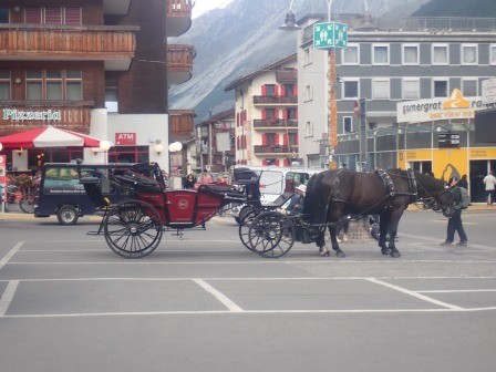 17:16　観光用の駅前の馬車