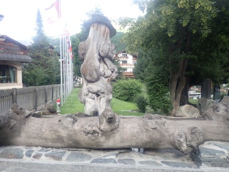 17:32　街のそこかしこにある水場