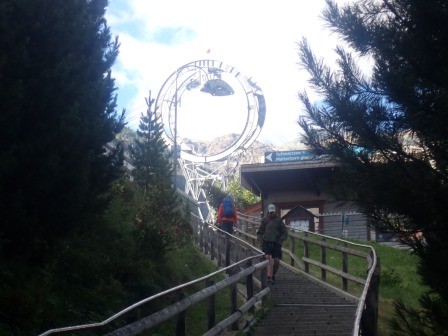 8:30　ホテルから徒歩20分位のマッターホルン・グレツッシャ・パラダイスの麓駅