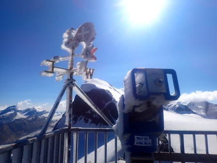 9:44　マッターホルン・グレッシャ・パラダイス駅の展望台は凍っていた