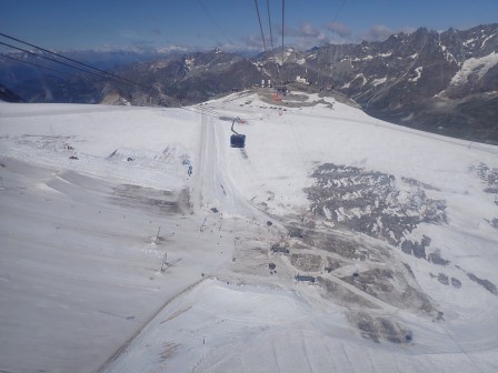 10:06　間もなく、スイス・イタリア国境テオドールパス