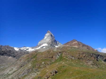 11:18　シュヴァルツゼー駅を降りると、マッターホルンが初めて全容を見せた