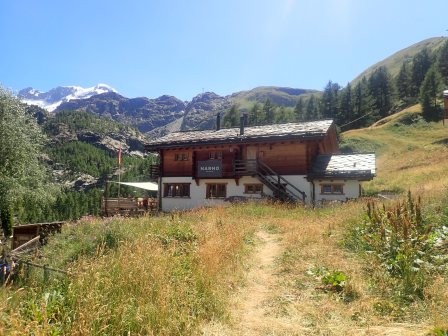 14:55　Furi駅手前のレストランMARMOで一休憩