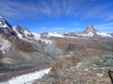 9:32　ゴルグラード頂上駅より、マッターホルン（4478ｍ）