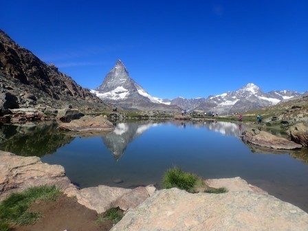 11:17　ウンターリッフェル湖にも逆さマッターホルン