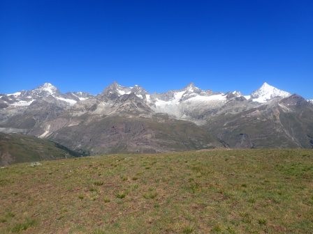 11:44　雪山を見ながら、草原を行く