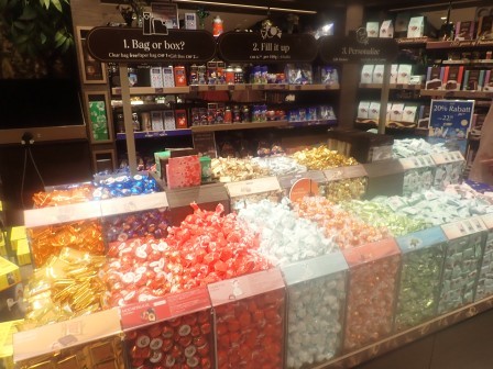 13:35　街中散歩　キャンディ屋さん