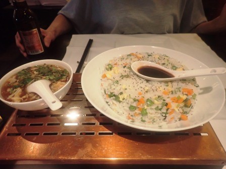 18:10　夕食　華園　China Garden　酸辣湯スープと炒飯