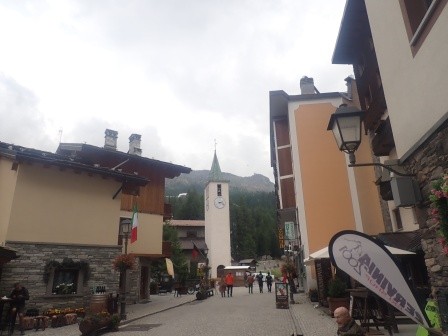 14:24　教会を中心としたチェルビニアの街中