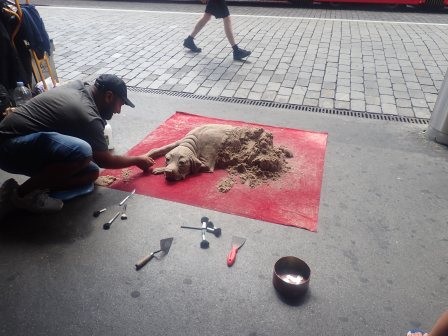 12:39　砂で犬を作っていた	
	 title=