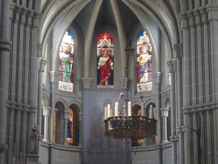 15:19　聖霊教会かな・・・