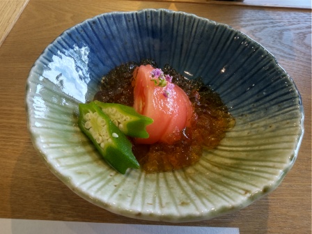 前菜２　鰹出汁のジュレにトマトとオクラ