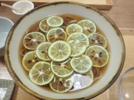 私の頼んだすだちそば