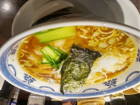 昼食　岡谷市　来々軒　上さんの頼んだワンタン麵