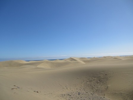 現地時間14:24　時差-9時間　スペイン　グラン・カナリア島ラス・パルマス　海岸砂丘ラスパロマス