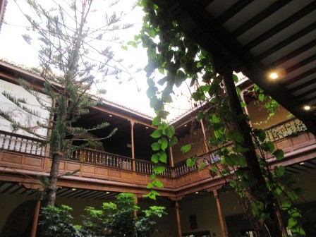 17:22　コロンブスの家の中庭かな・・・