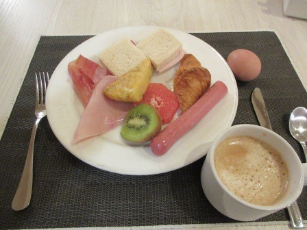 7:04　朝食　HOTEL NH IMPERIAL PLAYA