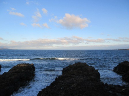8:16　朝の散歩、波頭
