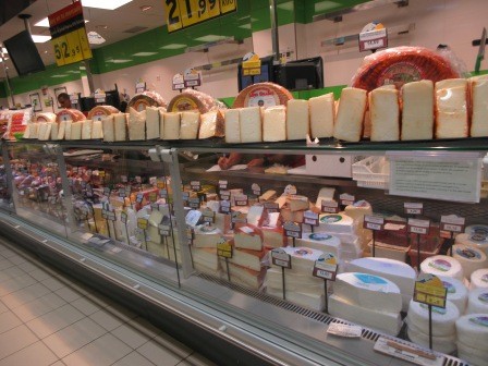 8:44　朝の散歩、チーズ売り場