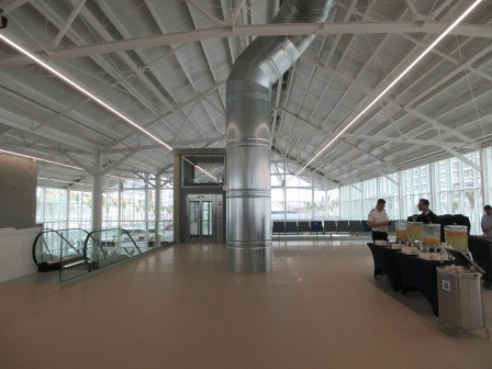 9:47　いよいよ乗船、顔写真を撮って、乗船カードを受取る、カードのバーコードを読み取ると、私の顔写真が表示されるようになっていた