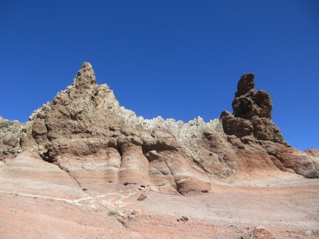 12:55　溶岩が形作る奇岩
