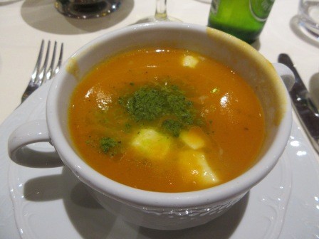 18:51　夕食　前菜　私の頼んだトマトのクリームスープ