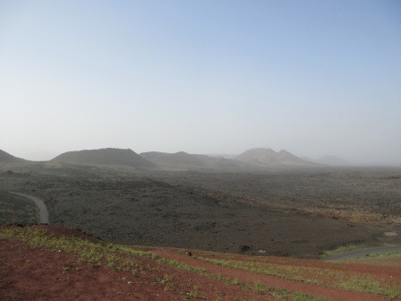 10:51　ティマンファヤ国立公園　バスでの半日観光、溶岩台地を行く