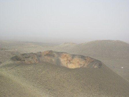 11:51　噴火口跡