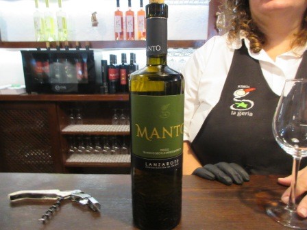 12:35　ワイナリー訪問、一杯800円位だったかな・・・