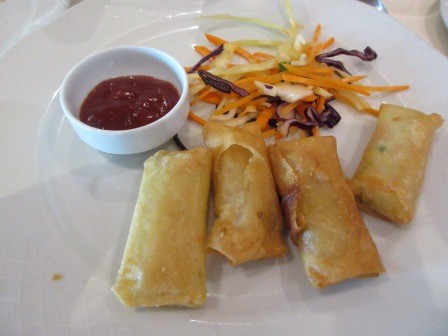 13:55　昼食　5階のアラカルト・レストランでいただく、春巻き