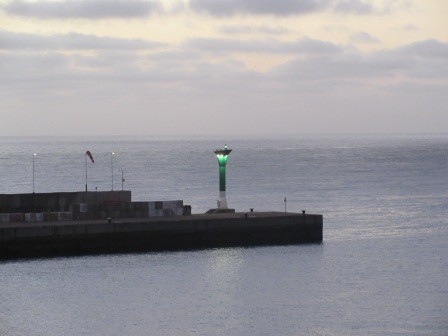 7:21　朝、フエルテベントウーラ島プエルト・デル・ロサリオに間もなく着岸