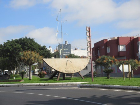 10:47　街の散策　日時計