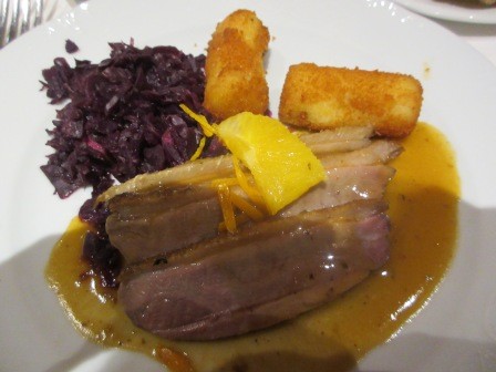 19:14　夕食　メイン　私の頼んだ鴨肉のおオレンジソース添え