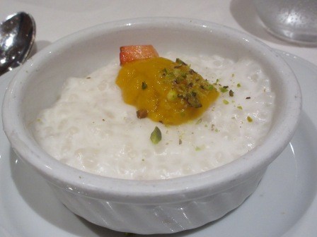 19:17　夕食　デザート　上さんの頼んだココナッツ　タピオカ　プリン