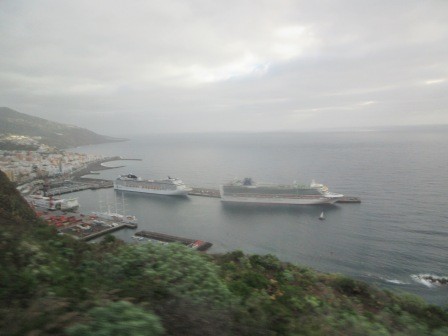 9:12　塩田と旧市街地の半日観光へ、港を見下ろす