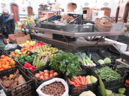 13:13　野菜売り場