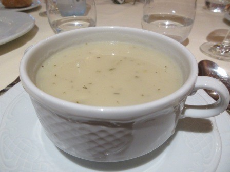 18:51　夕食　前菜　私が頼んだイングランド風クラムチャウダー