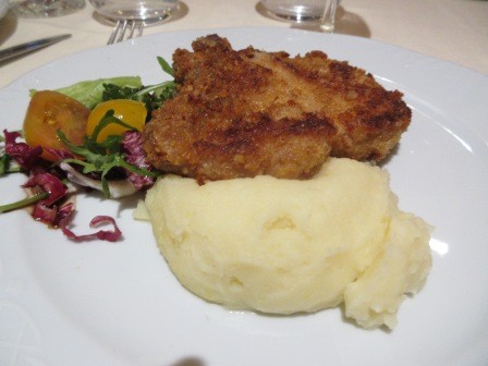 19:14　夕食　メイン　私が頼んだカリカリのポークチョップ