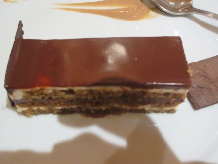 19:33　夕食　デザート　上さんが頼んだチョコレートケーキ