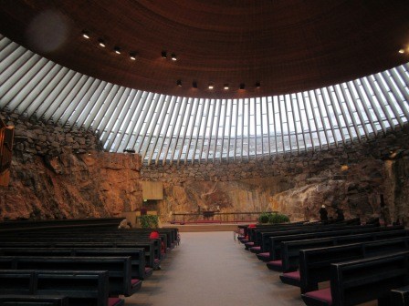 9:45　入場料8ユーロで入った内観、何と入場者用のトイレがなかった