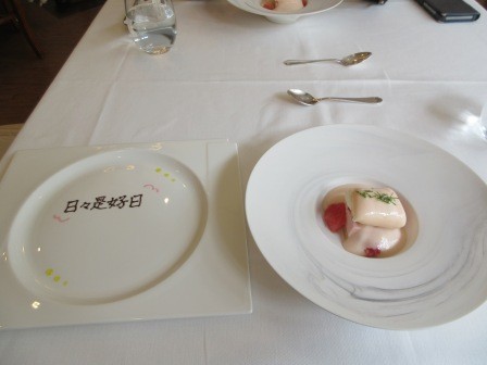 デザート、甘味に、柑橘の酸味と苦味が加わったおつな味だった