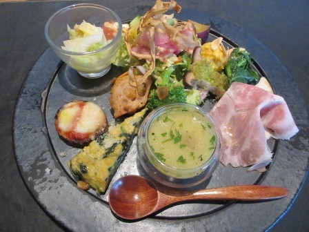 昼食　イルポッジョ　美味でボリュームタップリな前菜