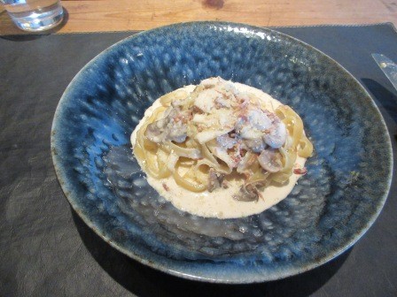 クリームソースのタリアテッレ